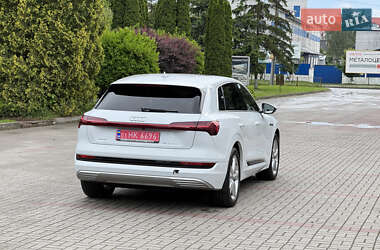 Позашляховик / Кросовер Audi e-tron 2021 в 