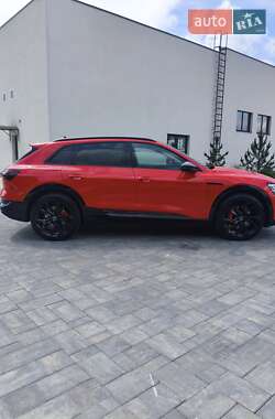 Внедорожник / Кроссовер Audi e-tron 2020 в 