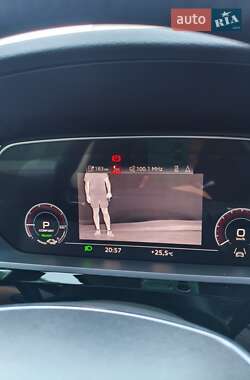 Внедорожник / Кроссовер Audi e-tron 2020 в 