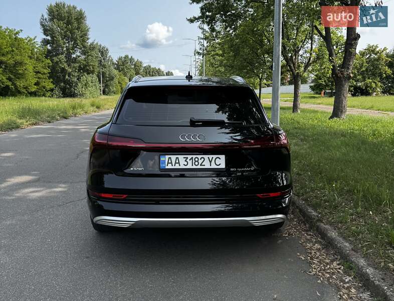 Внедорожник / Кроссовер Audi e-tron 2019 в Киеве