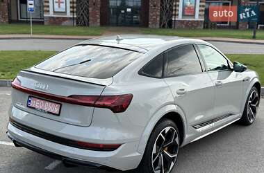 Позашляховик / Кросовер Audi e-tron 2021 в 
