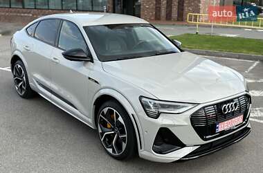 Позашляховик / Кросовер Audi e-tron 2021 в 