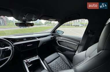 Позашляховик / Кросовер Audi e-tron 2021 в 