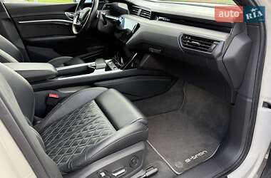 Позашляховик / Кросовер Audi e-tron 2021 в 