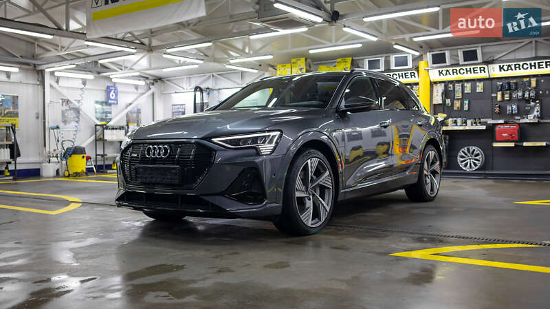 Позашляховик / Кросовер Audi e-tron 2021 в Чернівцях