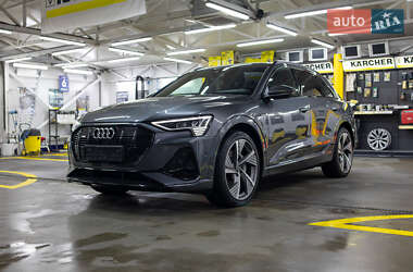 Внедорожник / Кроссовер Audi e-tron 2021 в 
