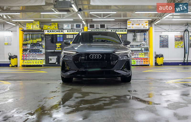 Позашляховик / Кросовер Audi e-tron 2021 в Чернівцях