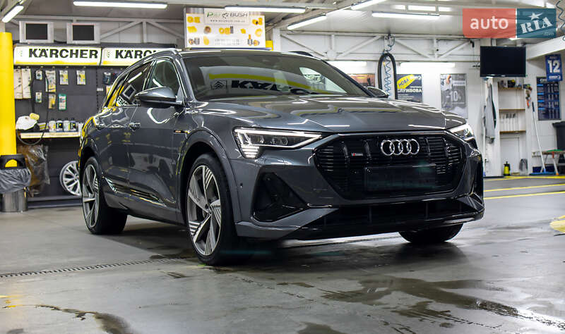 Позашляховик / Кросовер Audi e-tron 2021 в Чернівцях