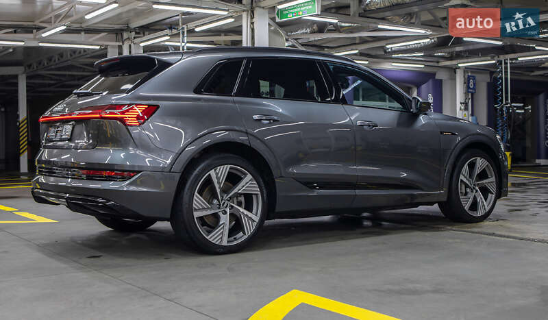 Позашляховик / Кросовер Audi e-tron 2021 в Чернівцях