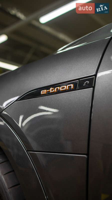 Позашляховик / Кросовер Audi e-tron 2021 в Чернівцях