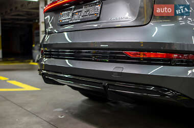 Внедорожник / Кроссовер Audi e-tron 2021 в 