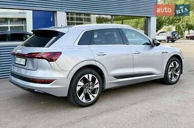 Внедорожник / Кроссовер Audi e-tron 2022 в 