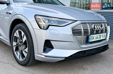 Внедорожник / Кроссовер Audi e-tron 2022 в 