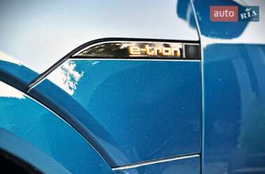 Внедорожник / Кроссовер Audi e-tron 2019 в 