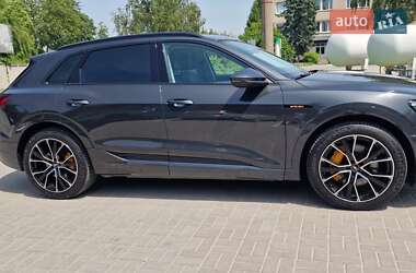 Внедорожник / Кроссовер Audi e-tron 2020 в 