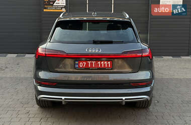 Позашляховик / Кросовер Audi e-tron 2022 в 