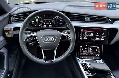 Позашляховик / Кросовер Audi e-tron 2022 в 