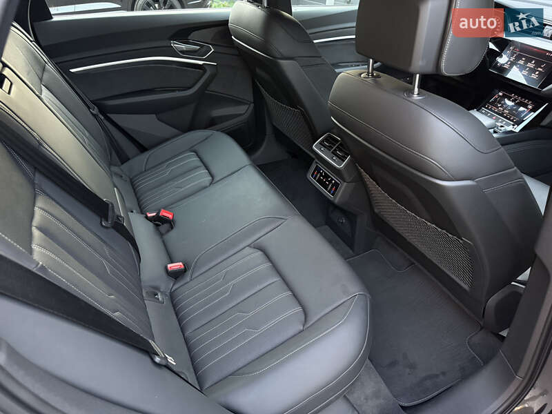 Внедорожник / Кроссовер Audi e-tron 2022 в Мукачево