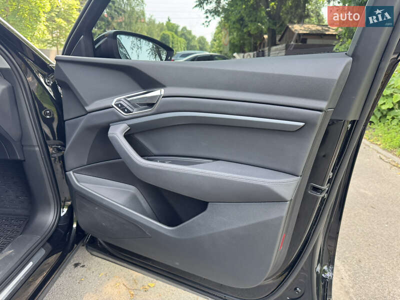 Внедорожник / Кроссовер Audi e-tron 2019 в Звягеле