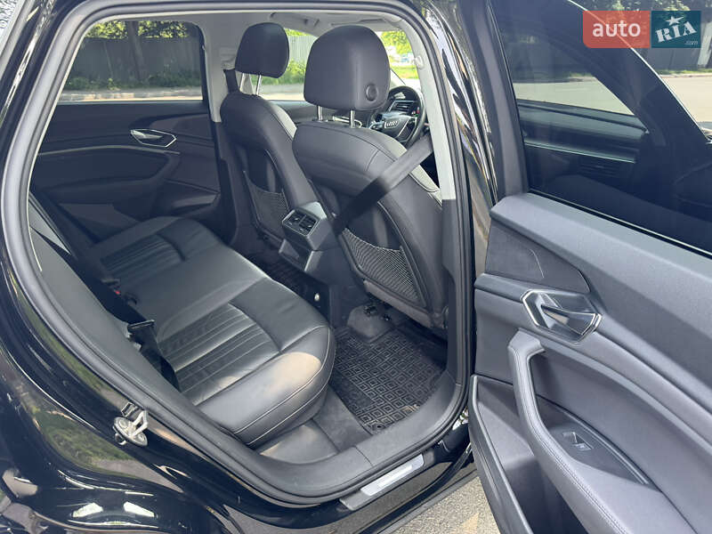 Внедорожник / Кроссовер Audi e-tron 2019 в Звягеле