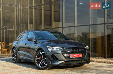 Внедорожник / Кроссовер Audi e-tron 2023 в 