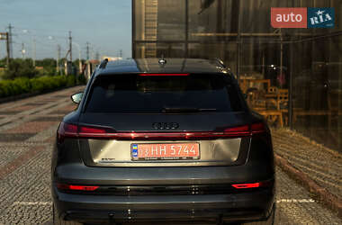 Внедорожник / Кроссовер Audi e-tron 2023 в 