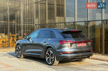 Внедорожник / Кроссовер Audi e-tron 2023 в 