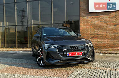 Внедорожник / Кроссовер Audi e-tron 2023 в 