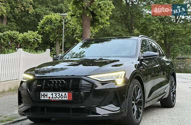 Внедорожник / Кроссовер Audi e-tron 2023 в 