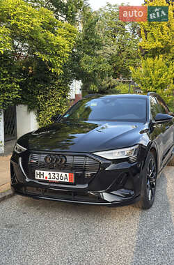 Внедорожник / Кроссовер Audi e-tron 2023 в 