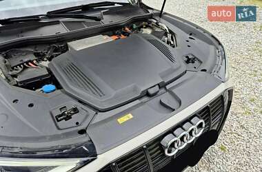 Внедорожник / Кроссовер Audi e-tron 2020 в 