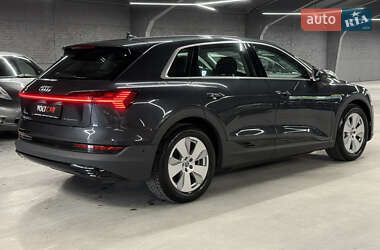 Внедорожник / Кроссовер Audi e-tron 2020 в 