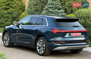 Внедорожник / Кроссовер Audi e-tron 2021 в 
