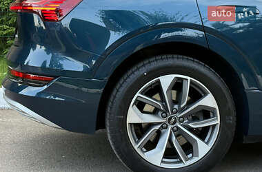 Внедорожник / Кроссовер Audi e-tron 2021 в 