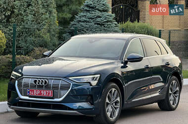 Внедорожник / Кроссовер Audi e-tron 2021 в 