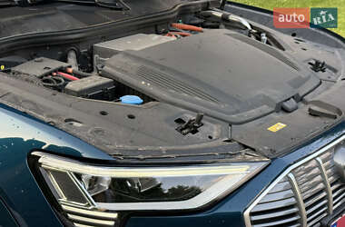 Внедорожник / Кроссовер Audi e-tron 2021 в 
