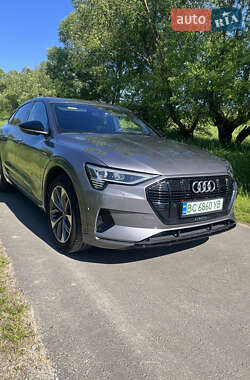 Внедорожник / Кроссовер Audi e-tron 2020 в 