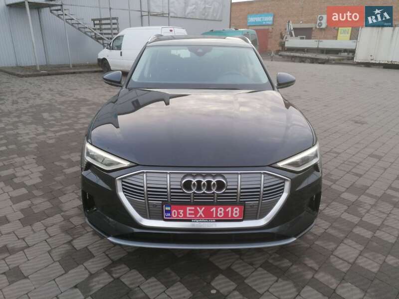 Внедорожник / Кроссовер Audi e-tron 2019 в 