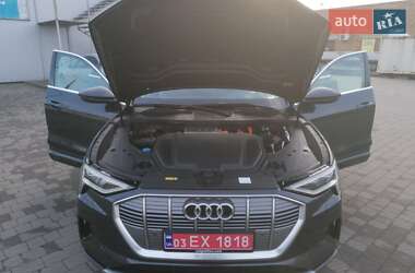 Внедорожник / Кроссовер Audi e-tron 2019 в 
