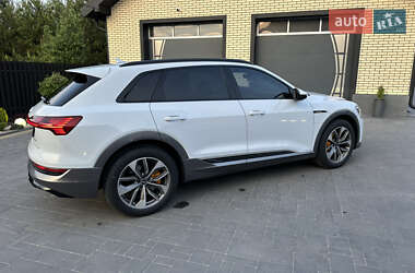 Позашляховик / Кросовер Audi e-tron 2021 в 