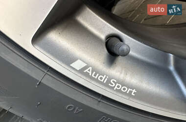 Позашляховик / Кросовер Audi e-tron 2021 в 