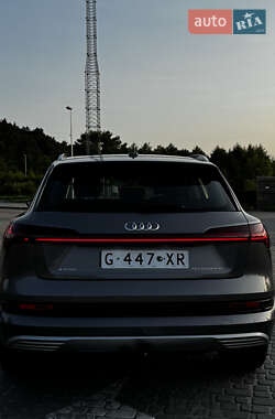 Внедорожник / Кроссовер Audi e-tron 2020 в 