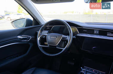 Внедорожник / Кроссовер Audi e-tron 2020 в 
