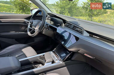 Внедорожник / Кроссовер Audi e-tron 2020 в 