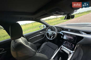 Внедорожник / Кроссовер Audi e-tron 2021 в 