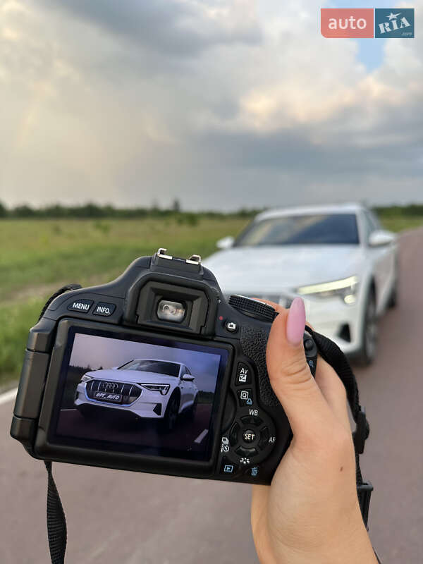 Внедорожник / Кроссовер Audi e-tron 2021 в Киеве
