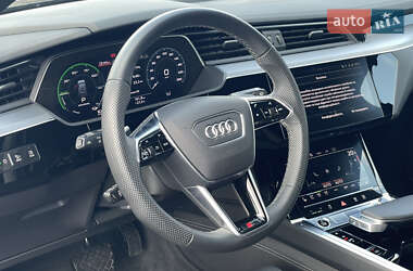 Внедорожник / Кроссовер Audi e-tron 2021 в 
