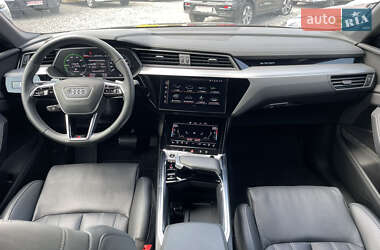Внедорожник / Кроссовер Audi e-tron 2021 в 