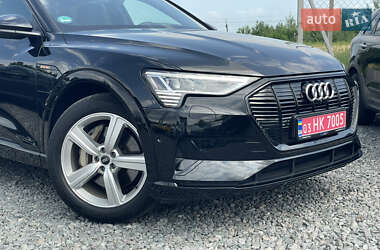Внедорожник / Кроссовер Audi e-tron 2021 в 