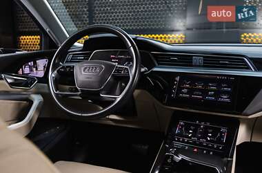 Позашляховик / Кросовер Audi e-tron 2019 в 